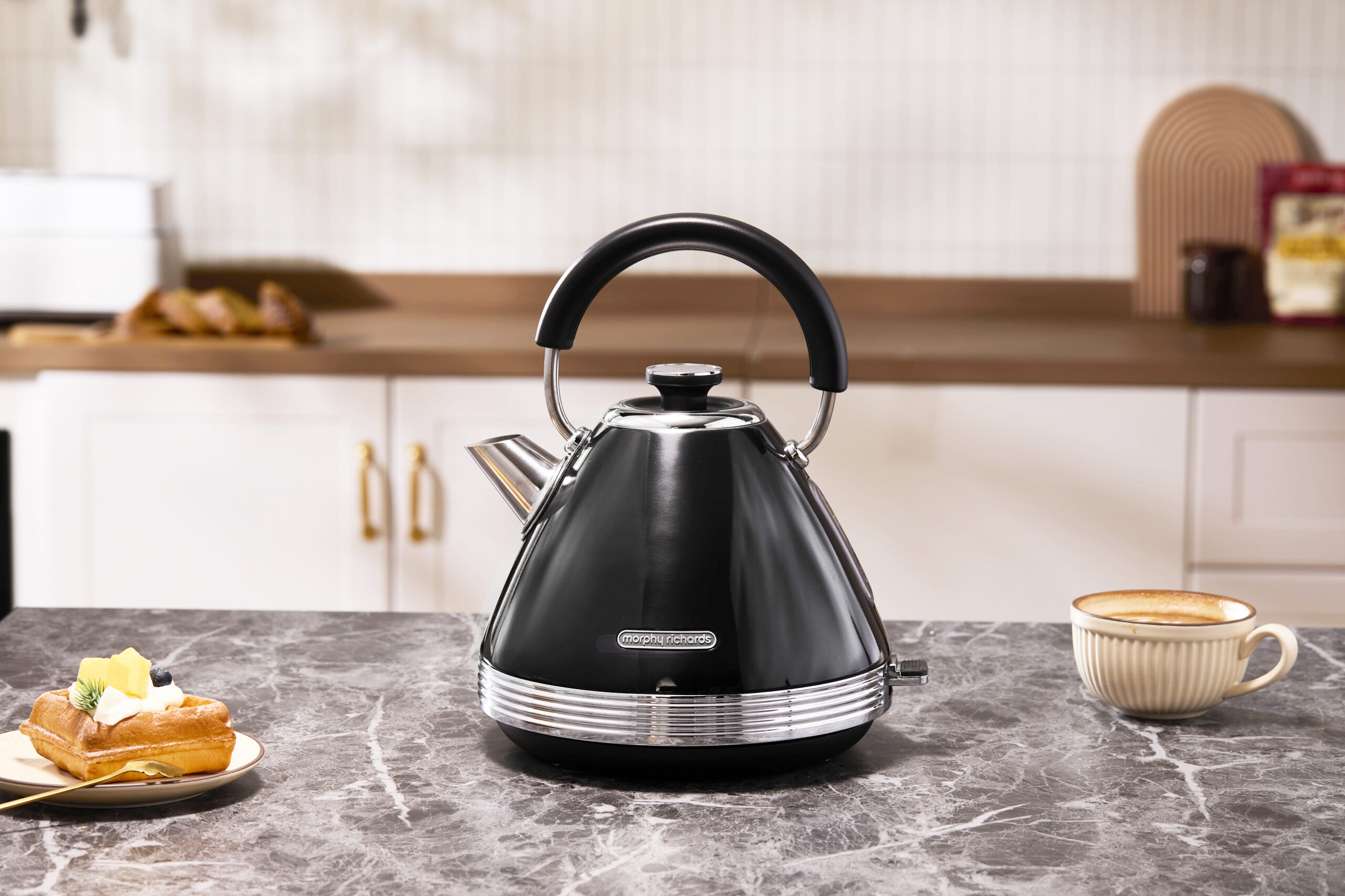 Hervidor Eléctrico Piramidal - Color Negro - Imagen de 3